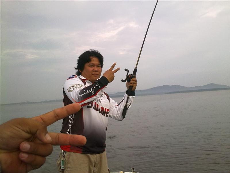 ได้สองตัวในเวลาไม่ถึง สิบนาที  เริ่มร้อนตัวแล้วครับ  :laughing:  :laughing: