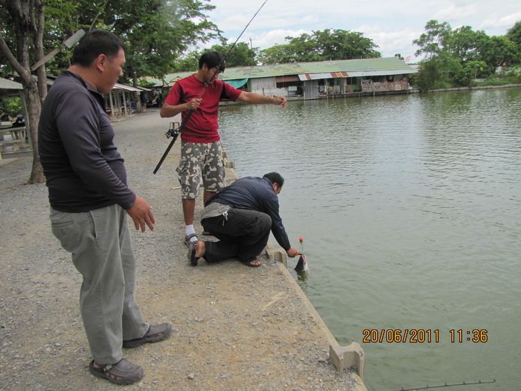 ปล่อยได้เลยยังเด็กอยู่

 :laughing: :laughing: :laughing: