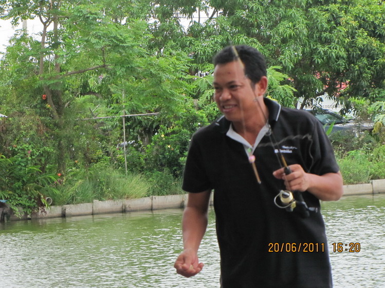 ตามมาอีก 1 ท่านครับ น้าหนุ่ย

 :smile: :smile: :smile:
