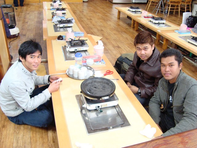 หลังจากที่เดินไปมาก็หิวแวะกินหมูเกาหลีแท้ๆกันก่อน