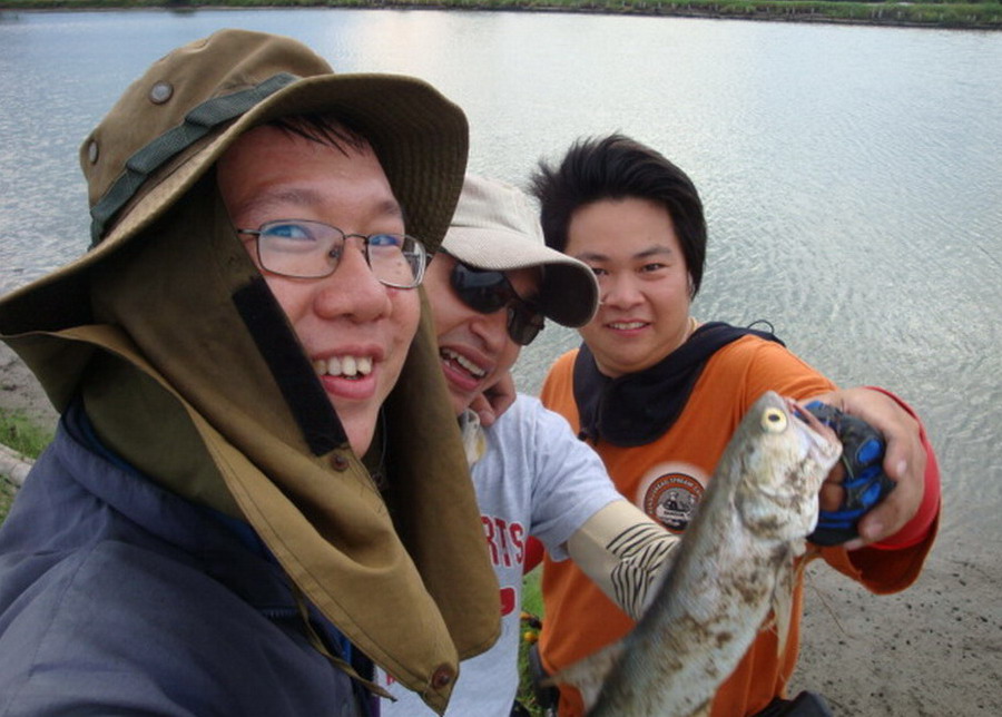 เอ้า  จัดภาพ[b]...............เรา  สาม  คน...............[/b]  มันส์ๆ ยามเย็น  กันสักภาพครับ   :love