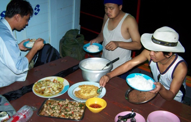 กินกันก่อนเรื่องอื่นค่อยว่ากันทีหลัง
 :dance: :dance: :dance: :dance: :dance: :dance: