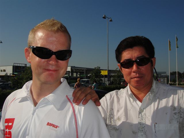 Mr. Matti ผจก.ฝ่ายขายเหยื่อราพาล่ามารับด้วยตัวเองที่สนามบินครับ