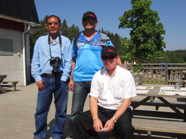 ถ่ายรูปเป็นที่ระลึกครับ