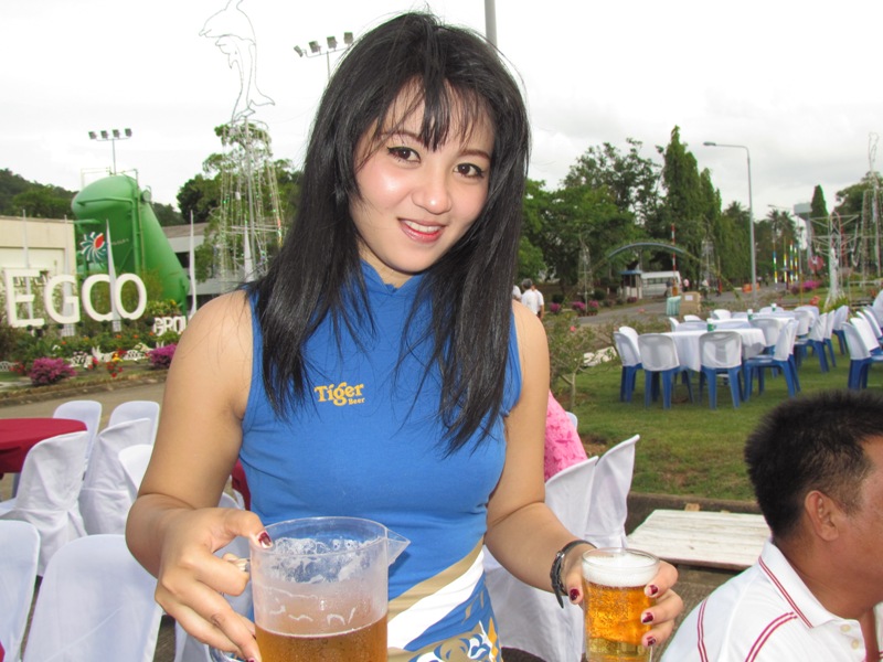 ยังไม่ทันนั่งเลย  น้องเค้าก็มา... :grin: :cheer: