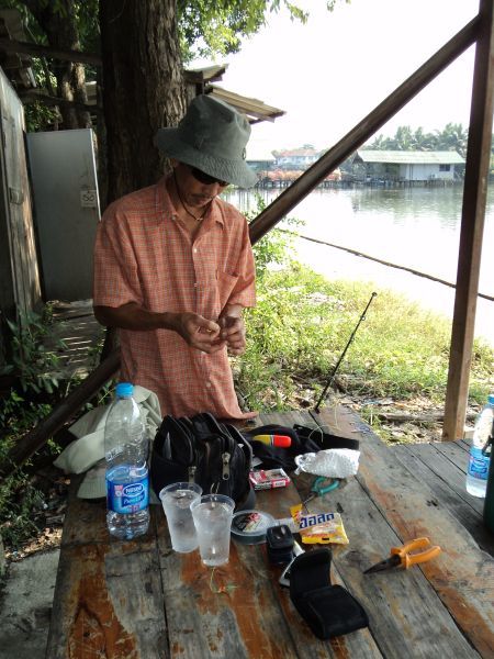 น้าแอด เปลี่ยนชุดหน้า เตรียมลงหน้าดิน :grin: