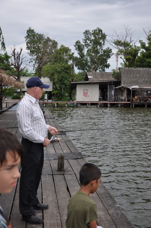  [b]ดูที่ทุ่นนะyouถ้ามันจมก็ปล่อยมันจมไป55+[/b] :laughing: