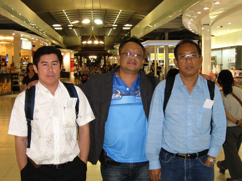 
คณะชาวไทย ก็มีคุณ Jack ผู้จัดการ Rapala ประจำประเทศไทย  ลุงโอ๋  พี่เล็ก Flying และผมน้องอิง ร่วมเด