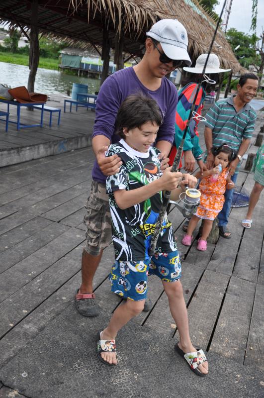  [b]ต้องทำอย่างงี้อย่างงั้นนะyouเข้าใจบ่[/b] :laughing: