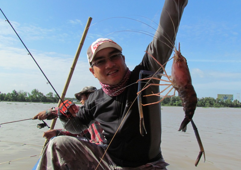 หน่วยที่ 2 ของผม  ก็ตาม มาติดๆ    :grin:

ไม่รู้ว่า หัว กะ ท้ายเรือ  เขาทำอะไร กันอยู่...   :laugh