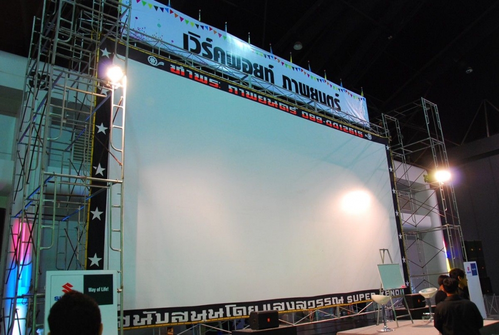 มาดูหนังกัน นึกถึงตอนเด็ก ซื้อหนังสือพิมพ์ บาทสองบาท นั่งตากน้ำค้างดูหนังเพลินจริงๆ