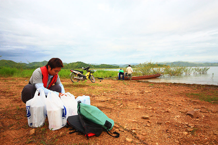 เตรียมพร้อมลงเรือคร้าบบบ  :grin: :grin: :grin:

