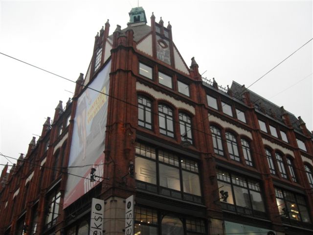 ในเมืองทีเฮลเซกิ เพื่อรอจะไป Amsterdam วันรุ่งขึ้นครับ