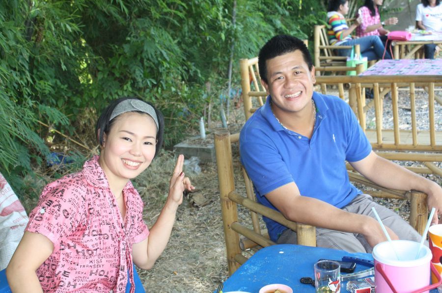 ถ่ายรูปกับ เจ๊นก เจ้าของบ่อ หน่อย ครับ อิอิอิ :grin: :grin: :grin: :grin: