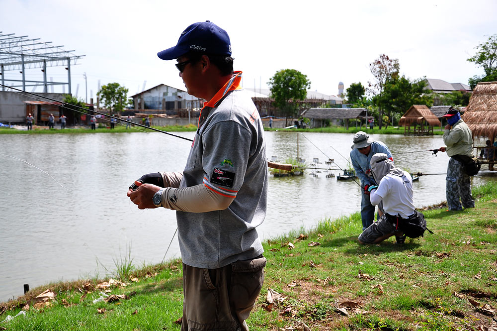 น้าท่านนี้กำลังคิดว่าจะเอาไรไห้มันกินอีกดีหว่า  :grin: :grin: :grin: