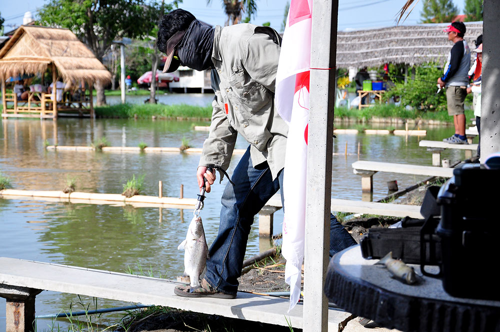 ใกล้หมดเวลาหัวบ่อก็ยังขับเคี่ยวกั