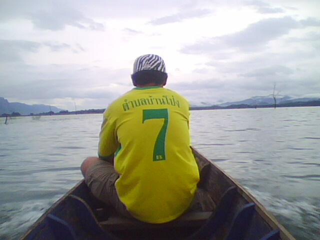 แวะรับเพื่อนตั้มตามเคยใด้เวลาลงเรือแล้ว
