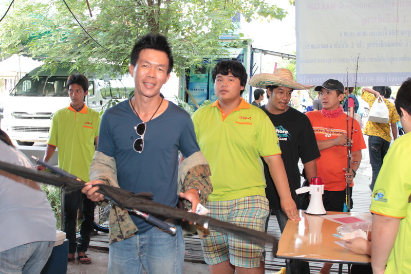 อุ้ย!  ใครอะคุ้นๆหน้า



อ๋อ   บุคคลในตำนานนี่เอง   น้าใหญ่ไลท์เทพ :grin:
