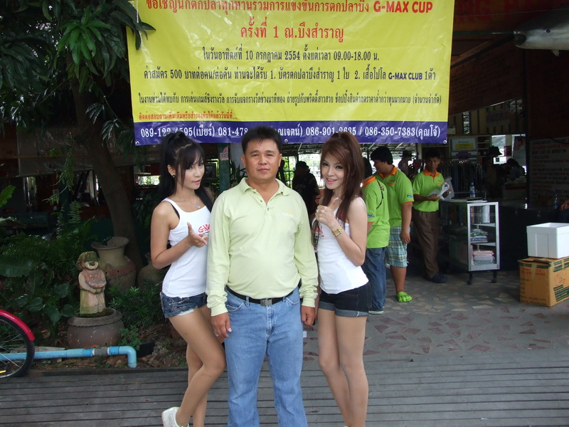 อะ   เด๊๋ยวจะถามกันว่าพริตตี้ไปใหน   ถ่ายกะเจ้านายผมซะหน่อย :grin: