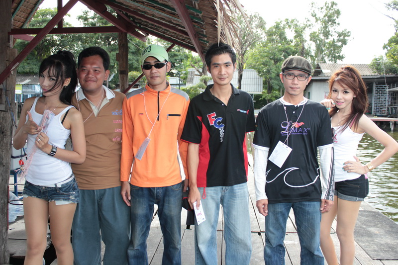 เค้าเริ่มมากันครบแล้วนี่เอง :grin:

น้าบอยครับ   ถ้าหน้ามันใกล้ซะขนาดนั้นไม่ขอน้องเค้าหอมซักทีไปเล