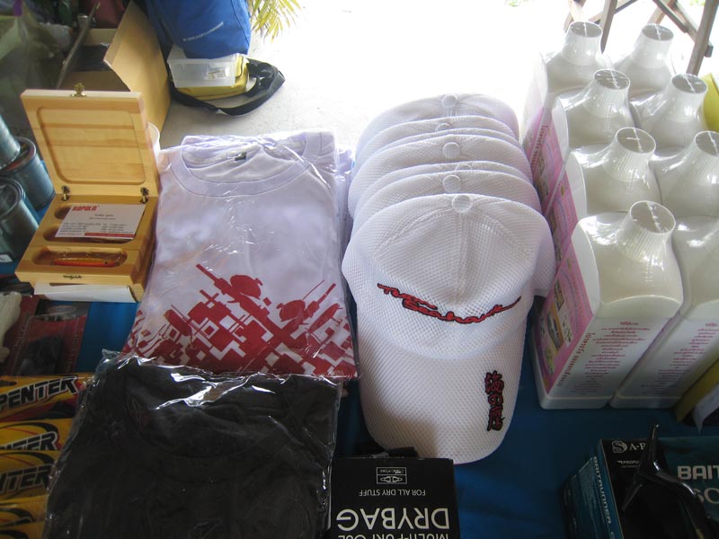 


แต่....ชอบ.....หมวก......ครับ.....สวย...ดี.......


 :cheer: :cheer: :cheer: :cheer: :cheer