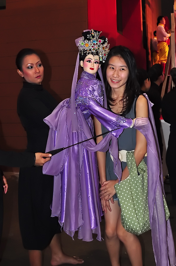 
การแสดงต่อไปของเวทีนี้เป็นการแสดง การเชิดหุ่น ..... ผมถ่ายหุ่นเชิดจริงๆนะ จริงๆนะ  :grin: :grin: :