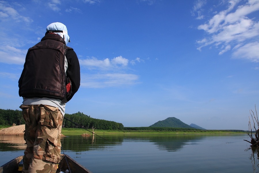 ช่วงเช้าผมอยู่หัวเรือ เริ่มตีเหยื่อแล้ว :grin: