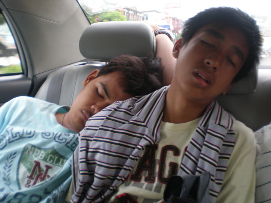 ออกเดินทางกันไม่ทันไร ซัดหมอบกันทุกคนเลย :tongue: :tongue: :tongue: