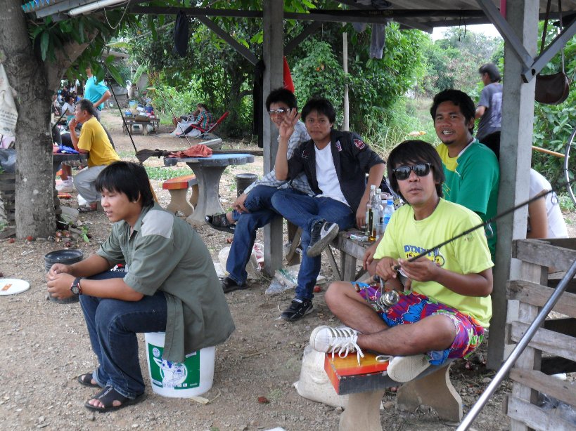 ยืนยันด้วยภาพนี้ครับ เมา มัน ฮา กับทีมงานป่าสัก
 :laughing: :laughing: :laughing: :laughing: