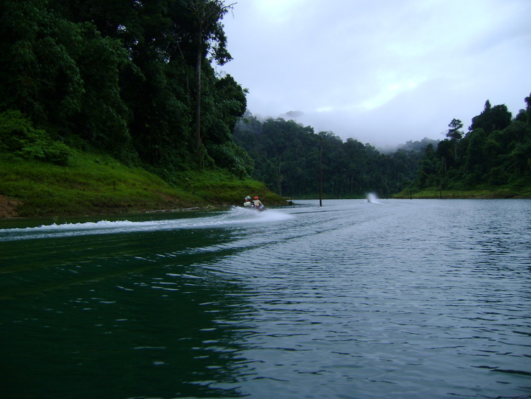  [b]เราออกเรือกันมาทางคลองแสงเกือบทุกลำ ในวันนี้[/b]   :cheer: