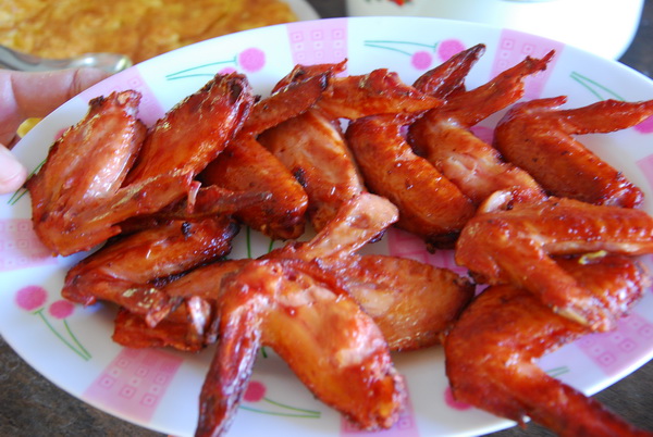  [b]มื้อเที่ยงวันนี้  ปีกไก่ทอดกระเทียม[/b]  :umh: