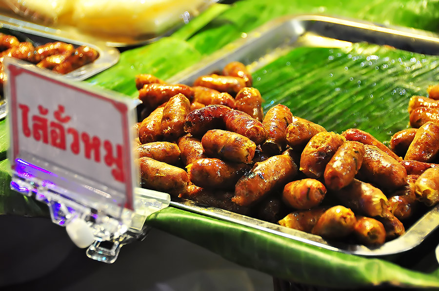 
หรือจะเป็นของทางเหนือเช่นไส้อั่วก็ขนกันมาเพียบ 

นี่ก็ไส่อั่วหมู  :umh: :umh: :umh: :umh: :umh:
