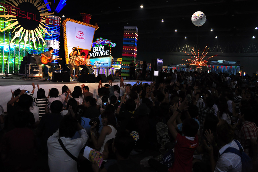 
วงขวัญใจเด็กแนวอย่าง Scrubb ก็ไม่พลาดงานนนี้เช่นกันนะ  :grin: :grin:

