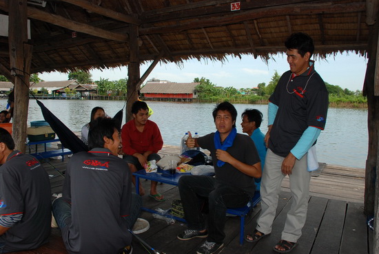 บรรยากาศ เป็นกันเอง เดินไปไหนก็มีแต่เพื่อนๆทักทายกันครับ 

ไม่เหมือนแข่งชิงรางวัลเงินสดเลย สายพันก