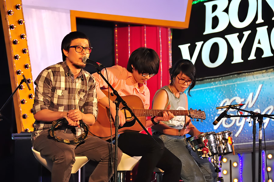 
เพลงฮิตอย่างเพลง ...ทุกอย่าง... ก็ถูกนำมาร้องในงานนี้เช่นกัน  :grin: :grin:

:talk: :talk:[b]...