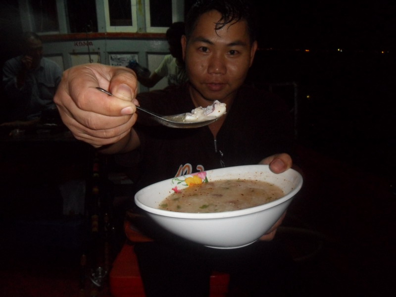 สักคำไหมครับ 
 :umh: :umh: