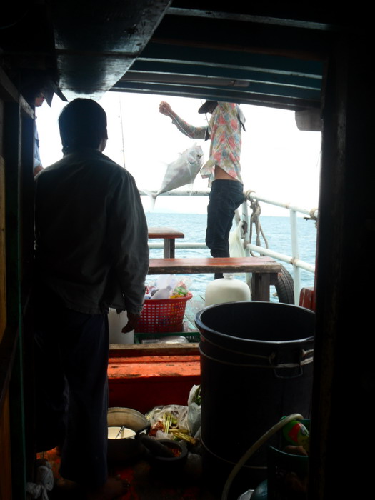 เอ้า ท้ายเรือมีเฮครับ ได้โฉมงามขึ้นมาครับ แจ่มเลย 
  :love: :love: :love: :ohh: :ohh: :ohh: