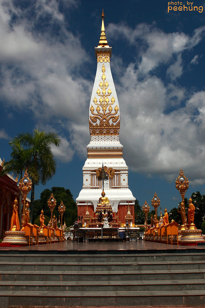 พระธาตุพนมครับ


ส่งท้ายด้วยรูปนี้นะครับ
ขอบคุณน้าทุกท่านที่เข้าชมครับ :love: :love: :love: :lov