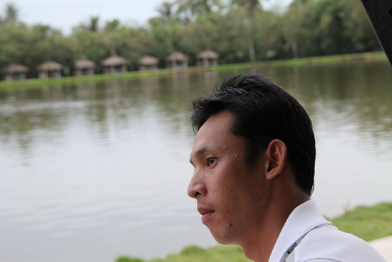 บี: โธ่  วันนั้นไปหลับยังใด้เงินเลย ไปเถอะ :cheer: