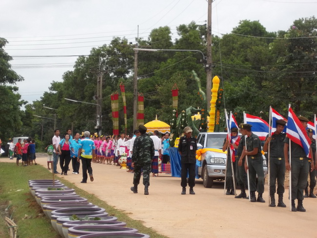 ขบวนยาวสุดลูกหูลูกตาครับ :grin: :grin: :grin: