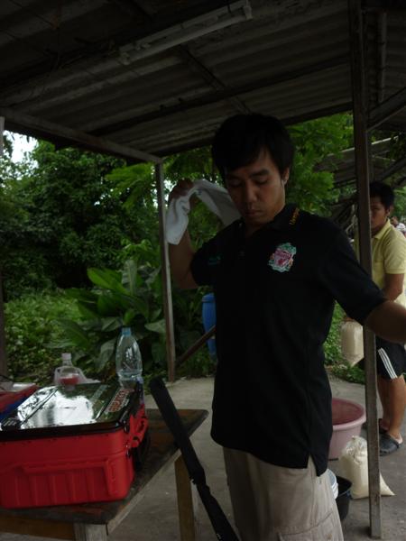 ตาอู๊ด : นี่ตาใหญ่สงสัยฝูงแตกแล้ว เราไปเล่นบึกกันดีกว่ามาเงาน้ำต้องเล่นบึกน๊า  

                 