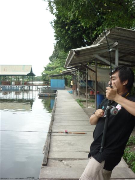 ตาอู๊ด : ไม่ได้หรอกคุณ ต้องไวหน่อย เกิดมันเป็นตัวสี่แผ่นปูนขึ้นมา 