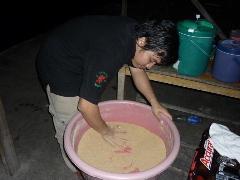 นี่ครับ อู๊ดยีรำ  ที่นี่ส่วนผสมและการปั้น สำหรับผมแล้ว ไม่เหมือนบึงครับ ผมจะปั้นได้ยังไม่ชินนัก มันจ