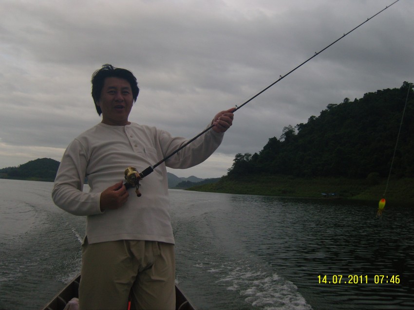 ฮาๆๆ กลางเขื่อนครับ

 :laughing: :laughing: :laughing: :laughing: