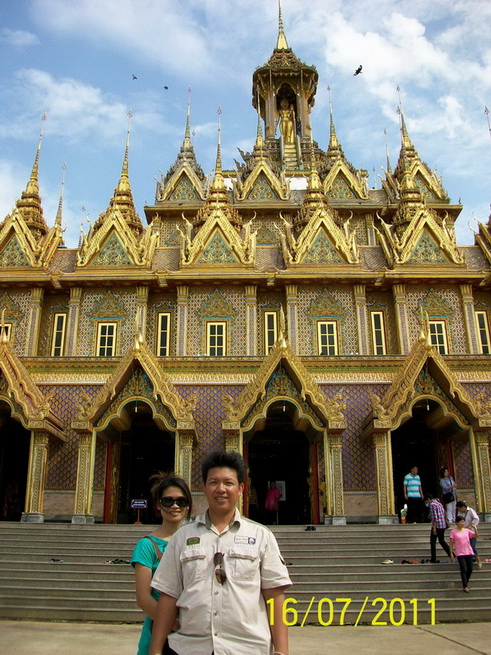 มาถึง วิหาร ทองคำ ครับ
ภายในสวยมากครับ 