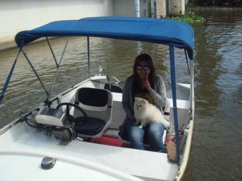 ให้ ผบ.กับลูกสาวรอในเรือก่อน