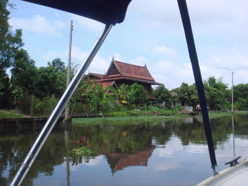 มีบ้านไม้เรือนไทยสวยๆให้ได้เห็น :smile: