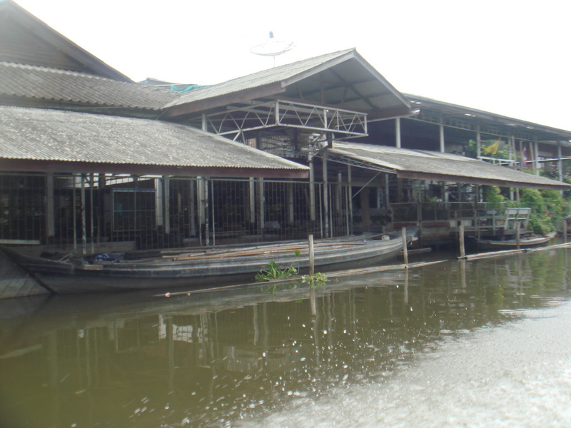 เรือมาสสวยๆลำใหญ่ๆแบบนี้หาดูยากแล้วครับ :smile: