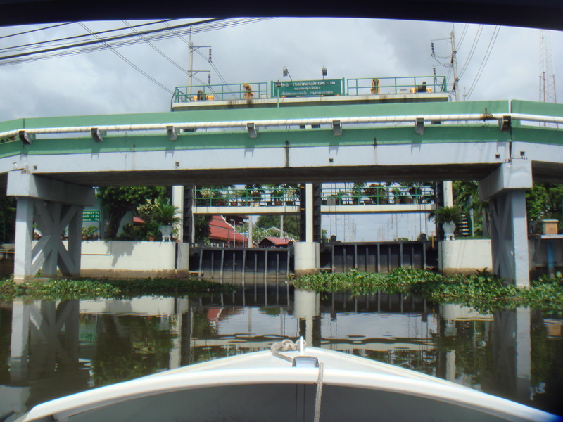 ประตูน้ำที่2ครับประตูน้ำประเวศ เบอร์โทรติดต่อ 02-328-7344 ครับ