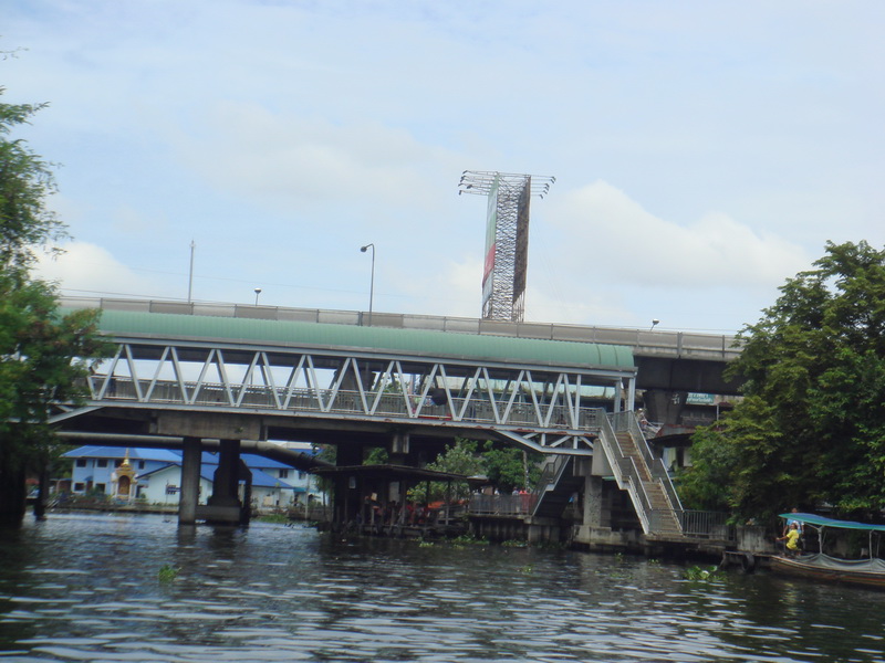 ถนนสุขุมวิท รถไฟฟ้าบีทีเอส ท่าเรือพระโขนง